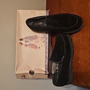 Hush Puppies vintage black suede loafers  size 7.5 circa1999